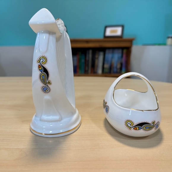 Royal Tara Fine Bone China - Ireland Basket & Harp - Picture 4 of 6